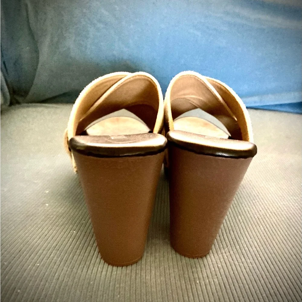 NWOB-TINSTREE Cross-Strap design 3”  Heel Sandals-White, Comfortable